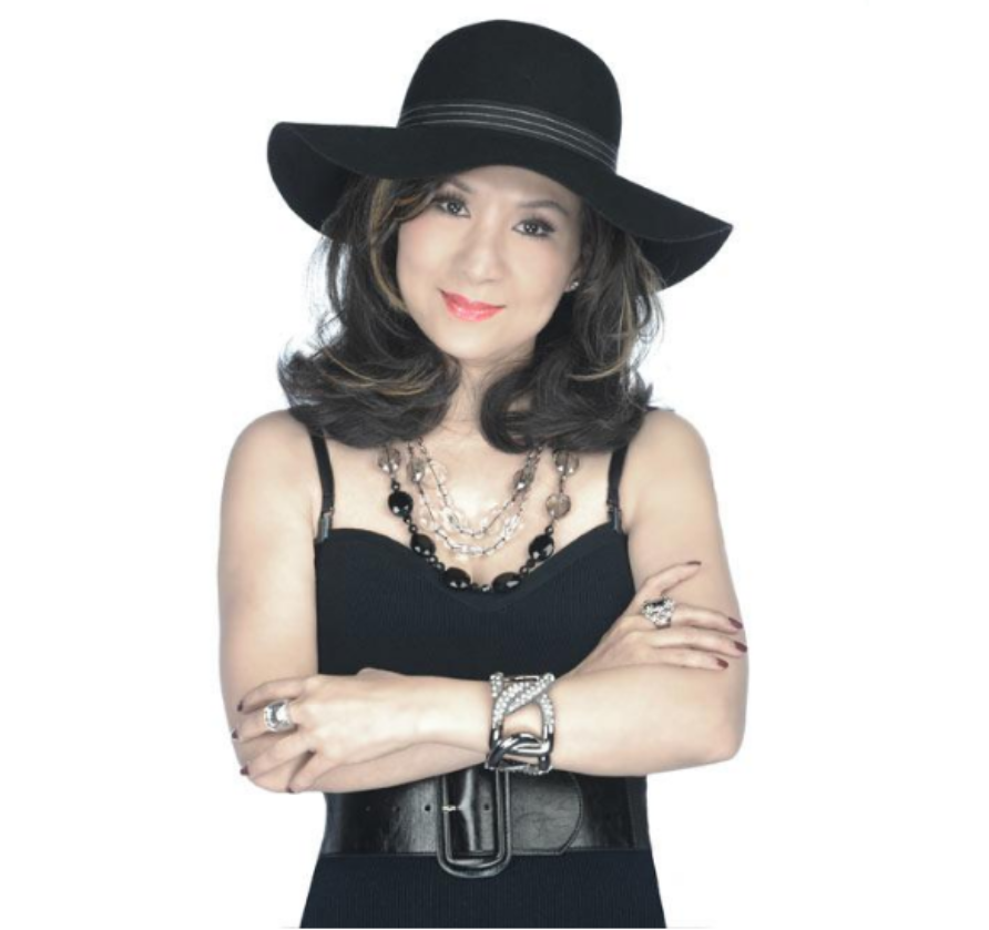 1983年凭春晚一夜爆红,遭封杀后离开中国,35年后郑绪岚现状怎样