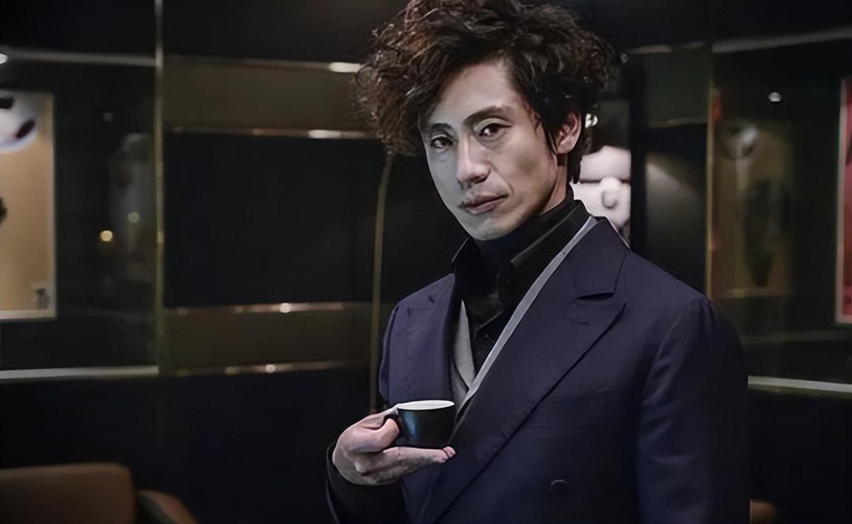 背景,讲述两个男人之间较量的动作片,他们选择申河均和李政宰作为主演