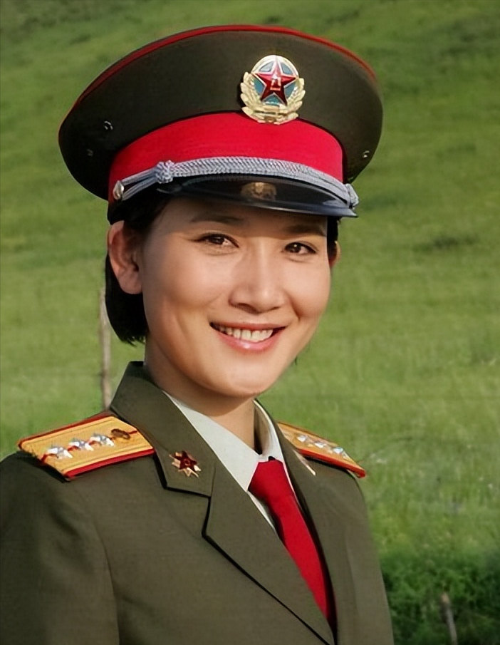 回顾潘雨辰:与侯勇离婚后,独自带娃生活,今10年过去了仍单身一人