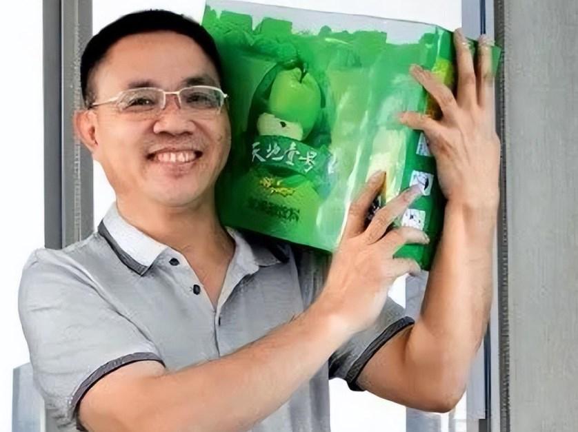 回顾"北大才子"陈生:3年分红11亿,无偿送258套别墅却不敢回老家