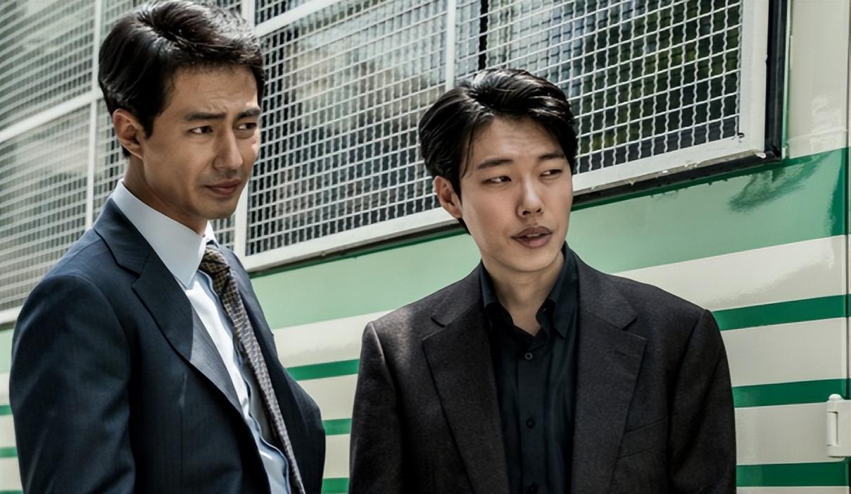 背景,讲述两个男人之间较量的动作片,他们选择申河均和李政宰作为主演