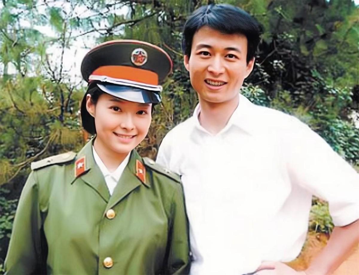 年中结婚年底离婚,袁立就这样结束了自己的第一段婚姻.