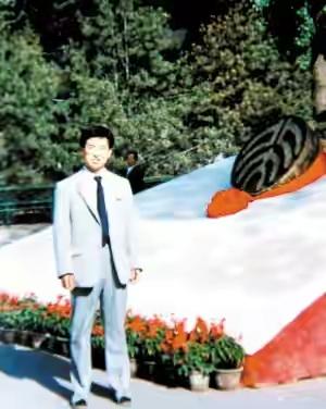 务农是祖传;上学时成绩优秀,家里对他抱有期待;练武术是父亲为了让他