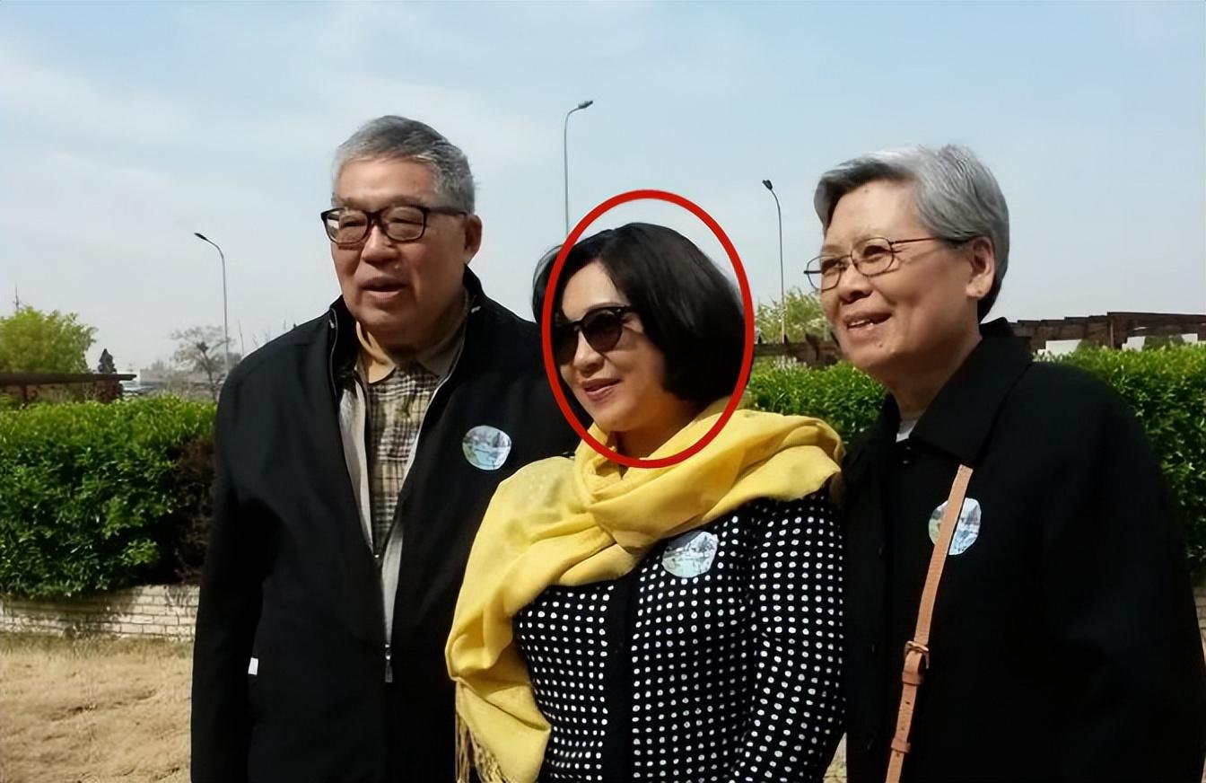 回顾李连杰的大女儿李思:母亲是黄秋燕,继母是利智我是留守儿童