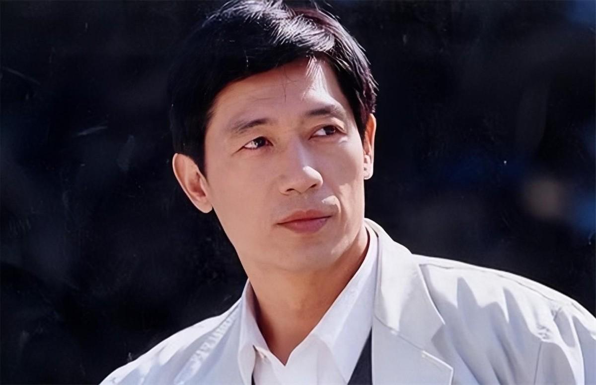 回顾演员石凉:和丛珊离婚后,再婚娶圈外人,儿子成他一生愧疚