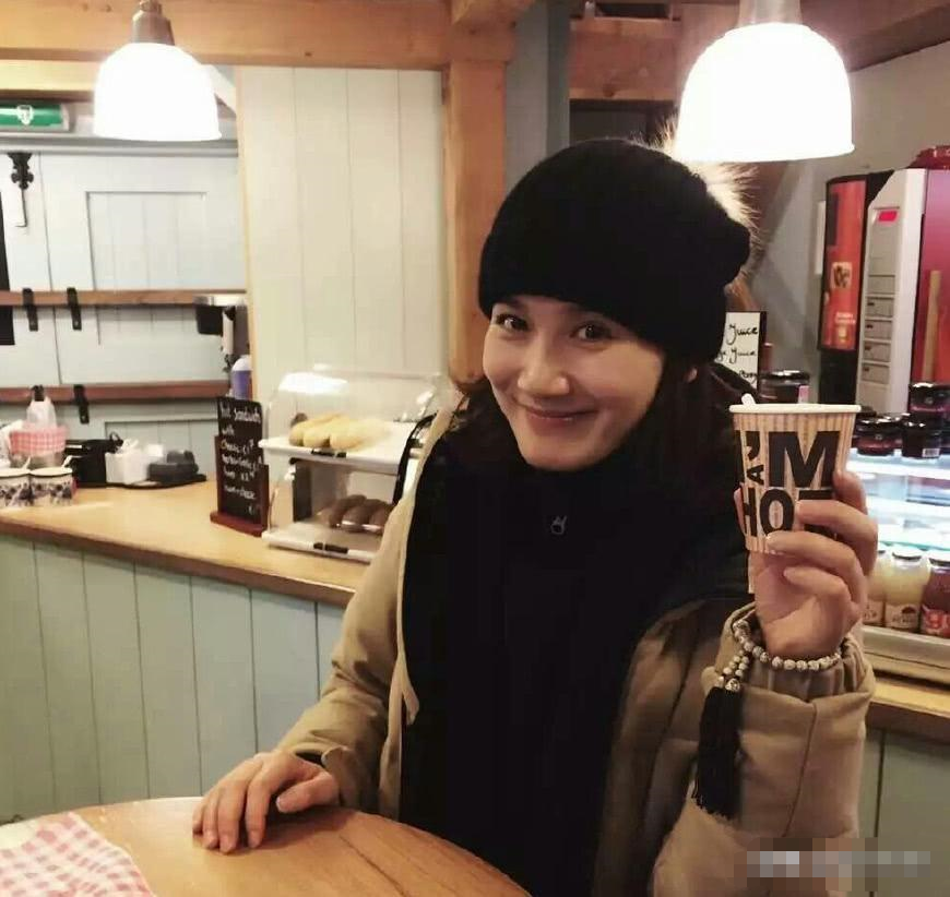 回顾潘雨辰:与侯勇离婚后,独自带娃生活,今10年过去了仍单身一人