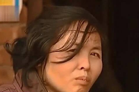 19岁女大学生被卖给四川55岁老汉,17年后,父亲花1000元赎回