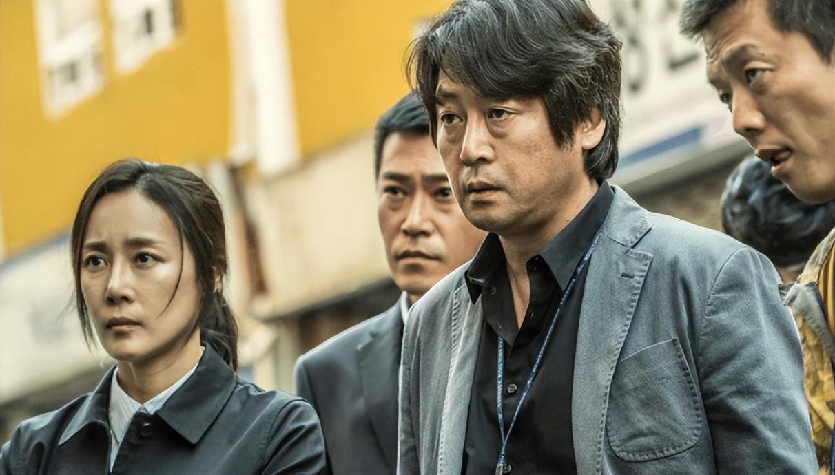 背景,讲述两个男人之间较量的动作片,他们选定申河均和李政宰作为主演