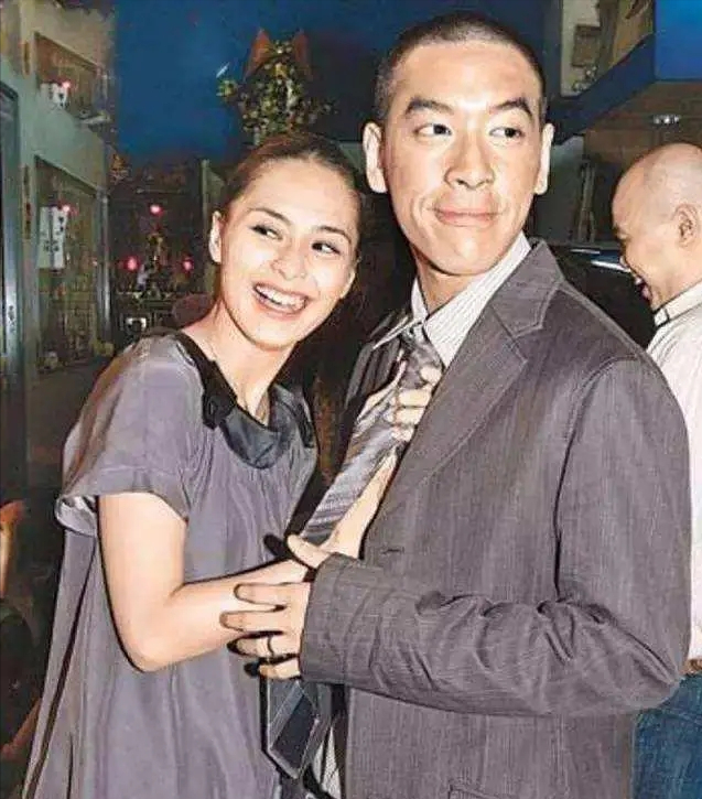 在结束了陈冠希和余文乐的三角恋绯闻后,阿娇和富二代麦浚龙相爱.