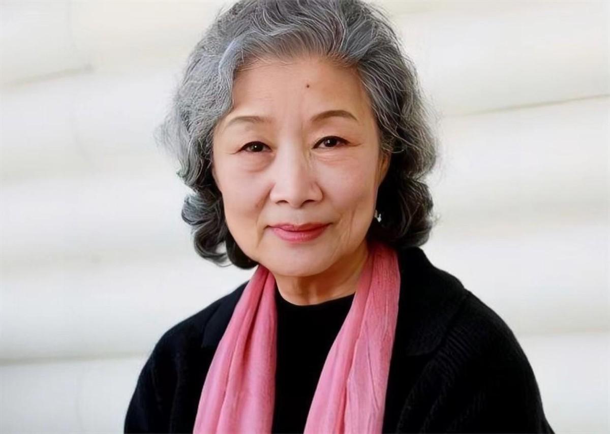 回顾吕中:嫁小学同窗恩爱一生,儿子儿媳是她骄傲女儿是国人骄傲