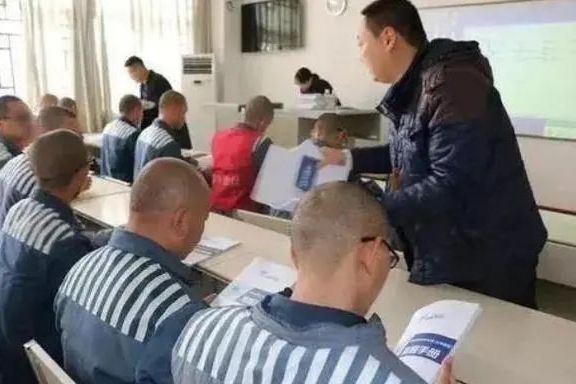 揭秘监狱生活!服刑人员作息有规律,夏季午休防中暑.