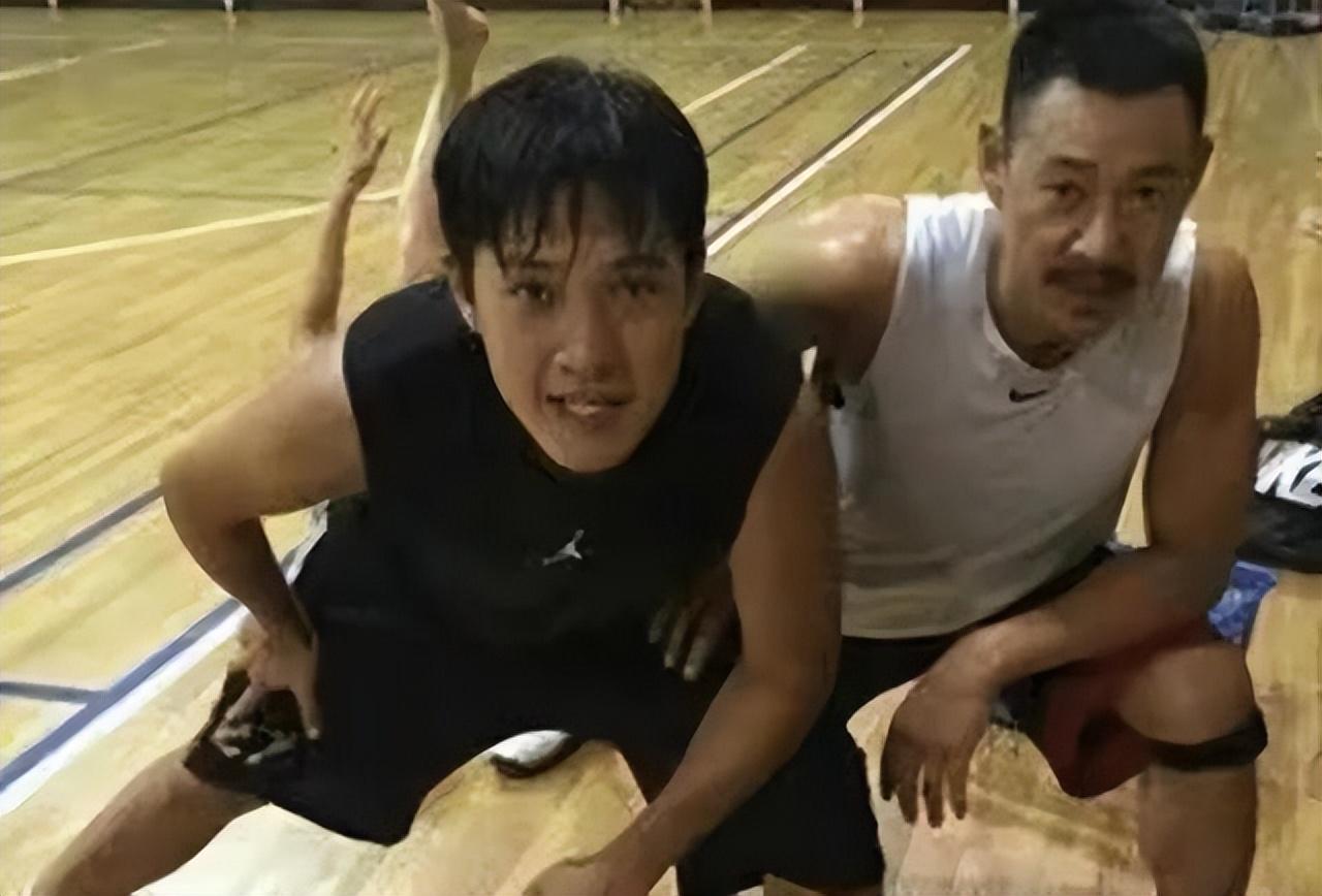 回顾:嫁给张丰毅29年不生孩子,却依旧被他宠成宝,霍凡有啥魅力