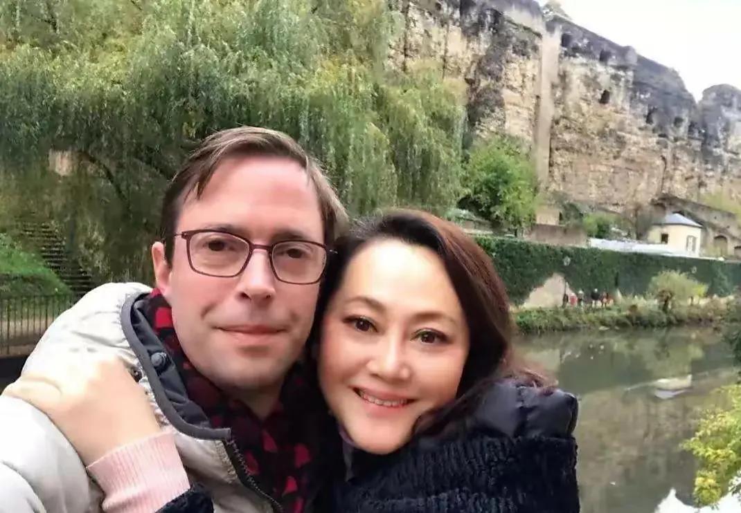 回顾宋佳的负心情史:丈夫患病后远走美国,靠美貌征服了4个男人