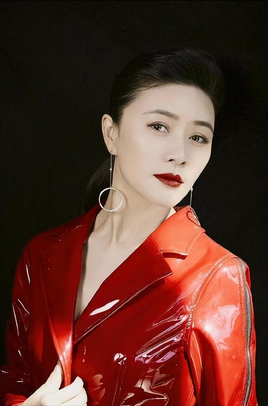 回顾田海蓉:丧母又丧夫,父亲瘫痪女儿年幼,凭一己之力扛起重担