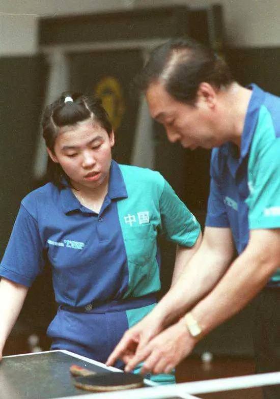 "张燮平有一个小本子,专门记录邓亚萍的训练情况:她每天至少要比别人