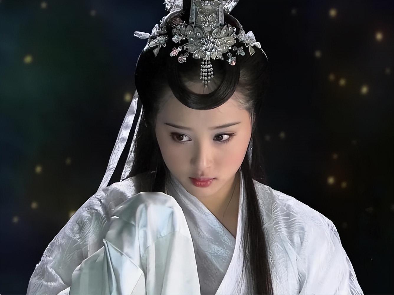 其实演员李欣汝是个不折不扣的美人,见到真人时一度质疑整容,在