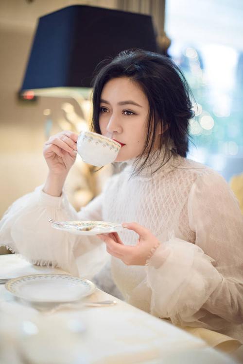 1999年,田海蓉完成四年学业后,创办了属于自己的影视公司.