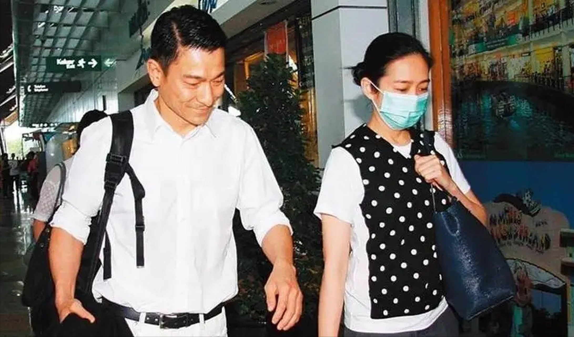 刘德华否认妻子朱丽蒨怀二胎传闻,称尚无此事.