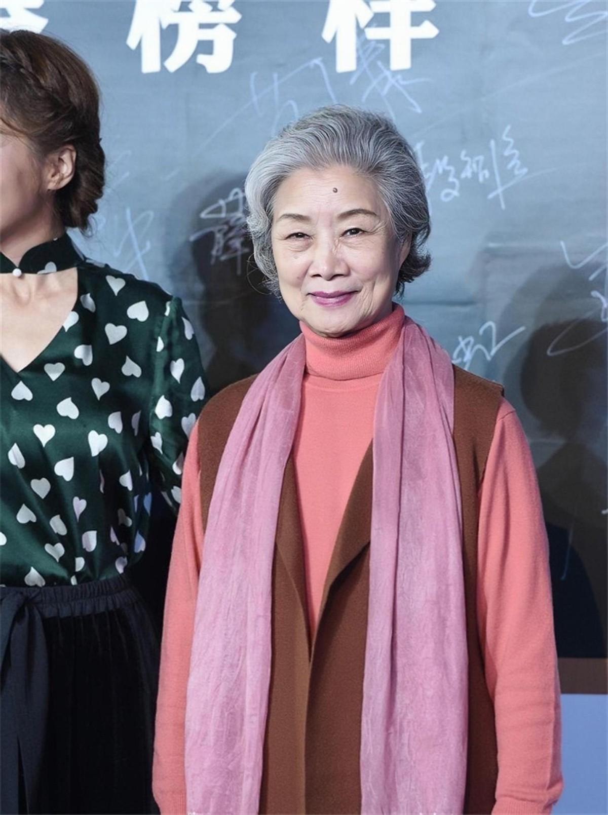 回顾吕中:嫁小学同窗恩爱一生,儿子儿媳是她骄傲女儿是国人骄傲