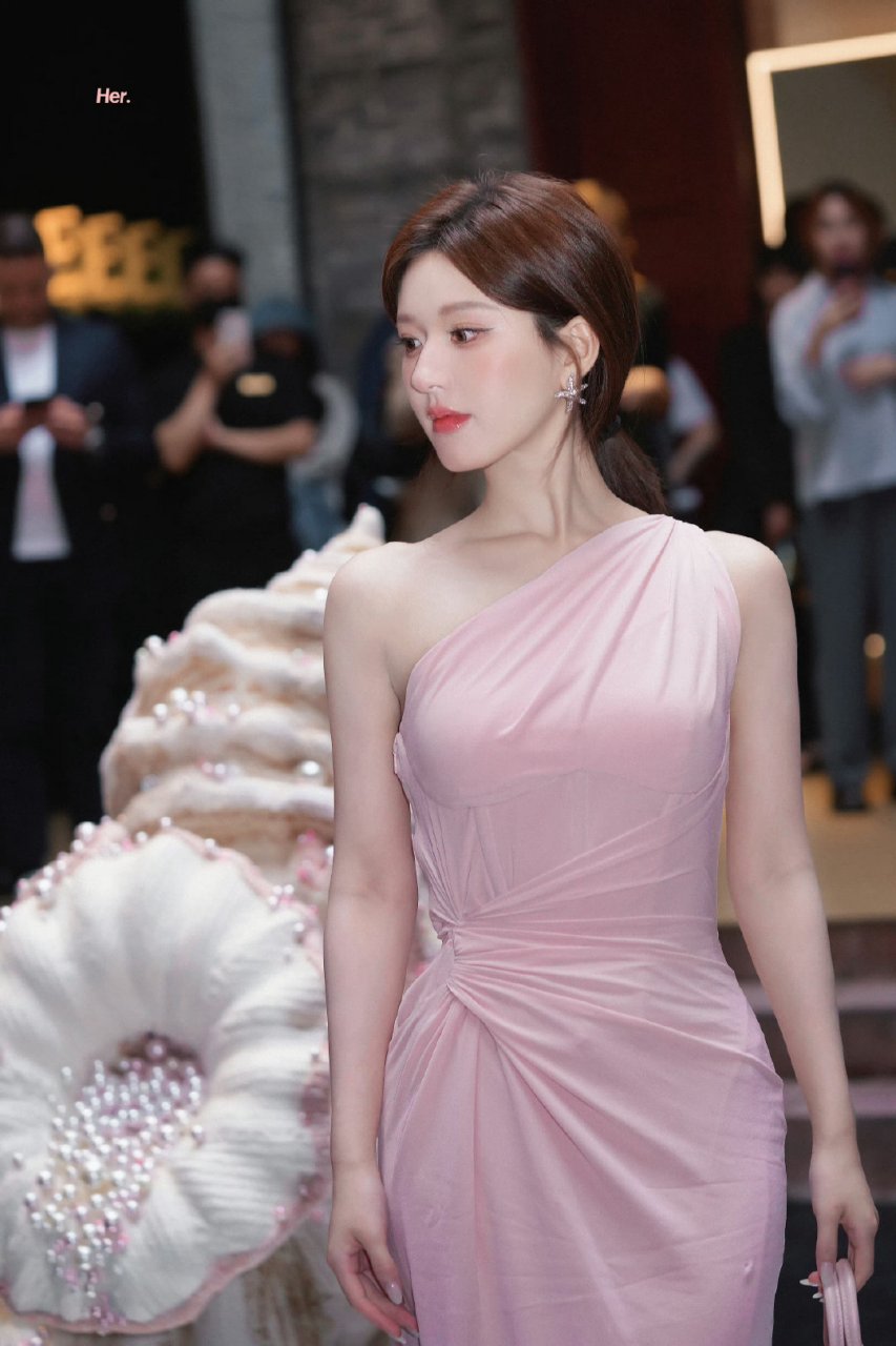 赵露思名媛千金风.