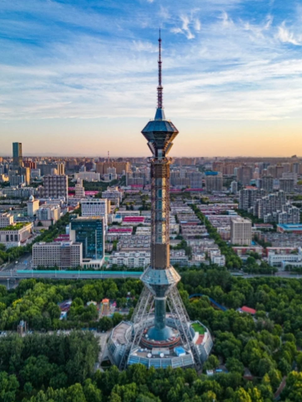 河北十大高楼 1,河北石家庄电视塔(280米)——石家庄市 2,保定万博