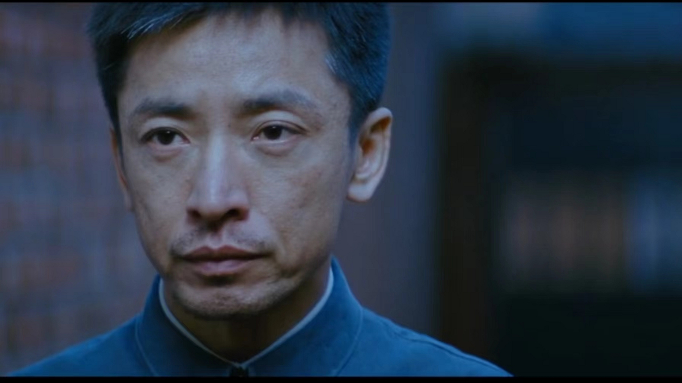 电影《无问西东》中,刘淑芬最后一个镜头:她一言不发,缓缓地走向