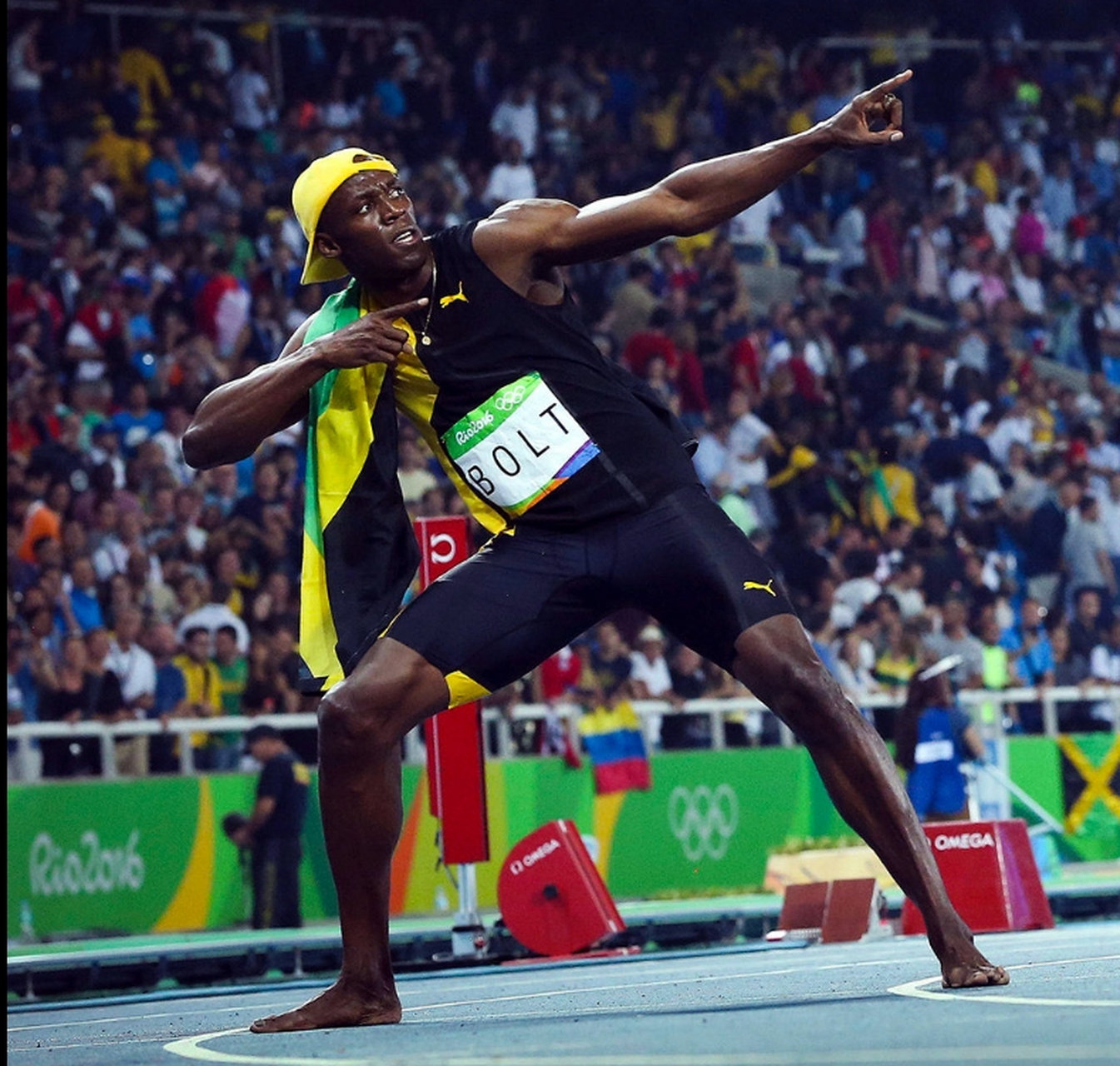 博尔特获得男子100米赛跑的冠军之后,有记者拍摄到他的标志性姿势