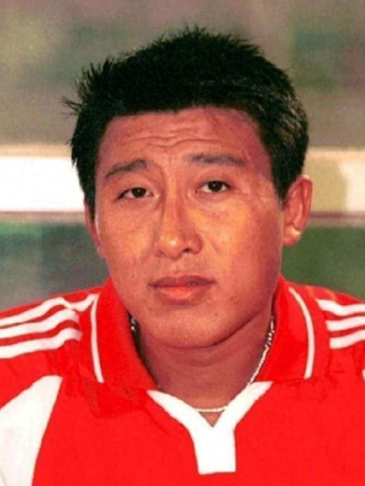 范志毅等悼念.  张恩华以头球技术著称,海外征战表现出色.