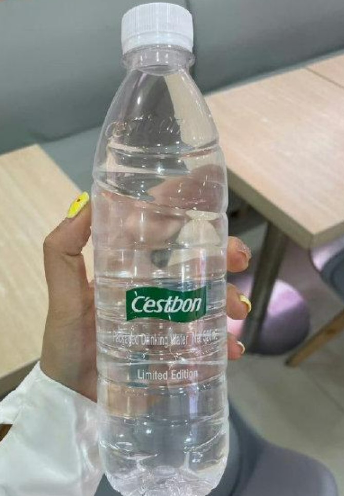 怡宝透明包装是酒店加油站专供,这个怡宝几乎透明,外包装仅有一点点