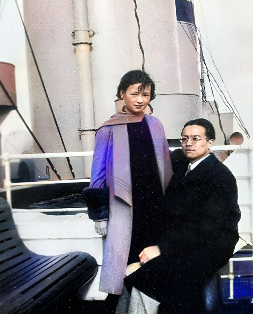 当初,林徽因与丈夫梁思成在逃亡的路上遇到8位从沦陷区逃往昆明报考