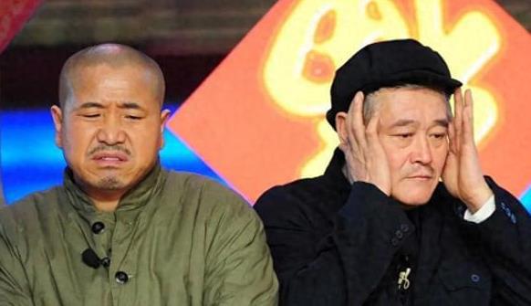 近期引起广泛关注的莫过于一所小学因强制购买600元