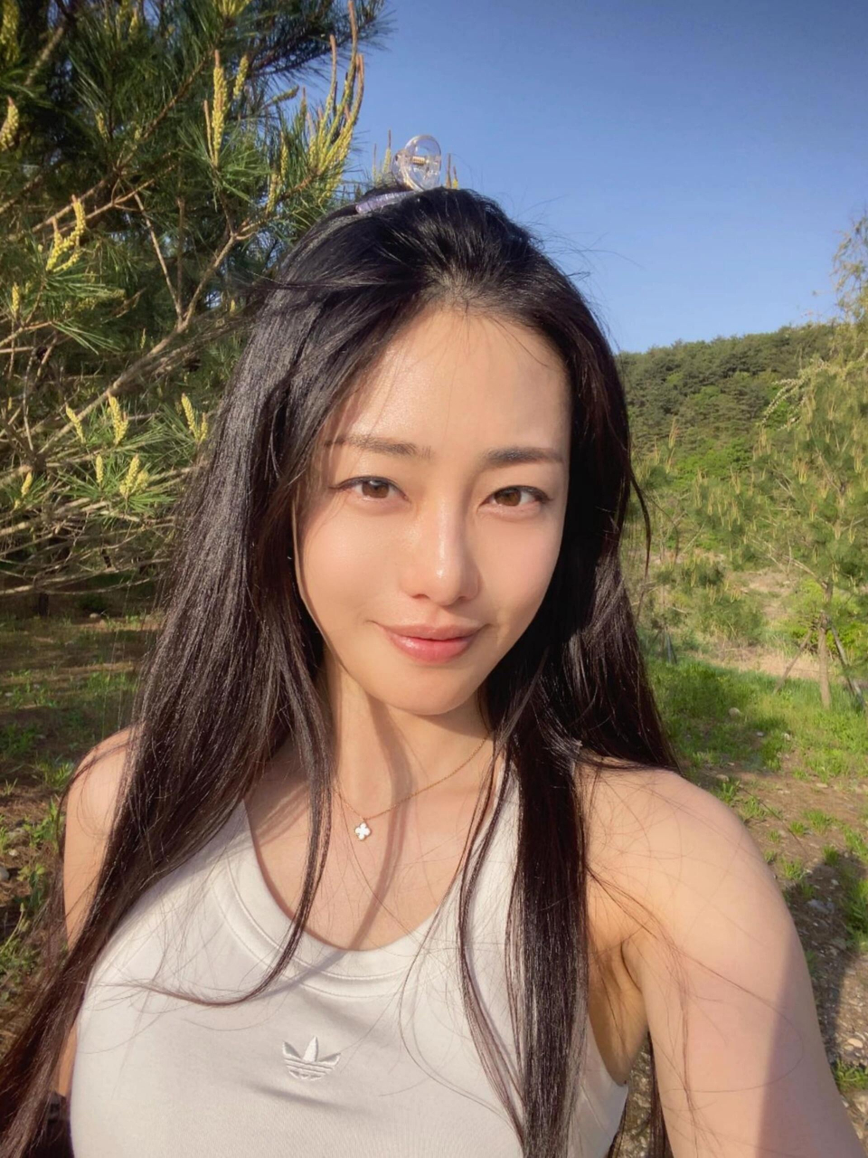 不玻璃心  一直都很重视保养,最近发现最近的苹果肌下垂有点严重,于是