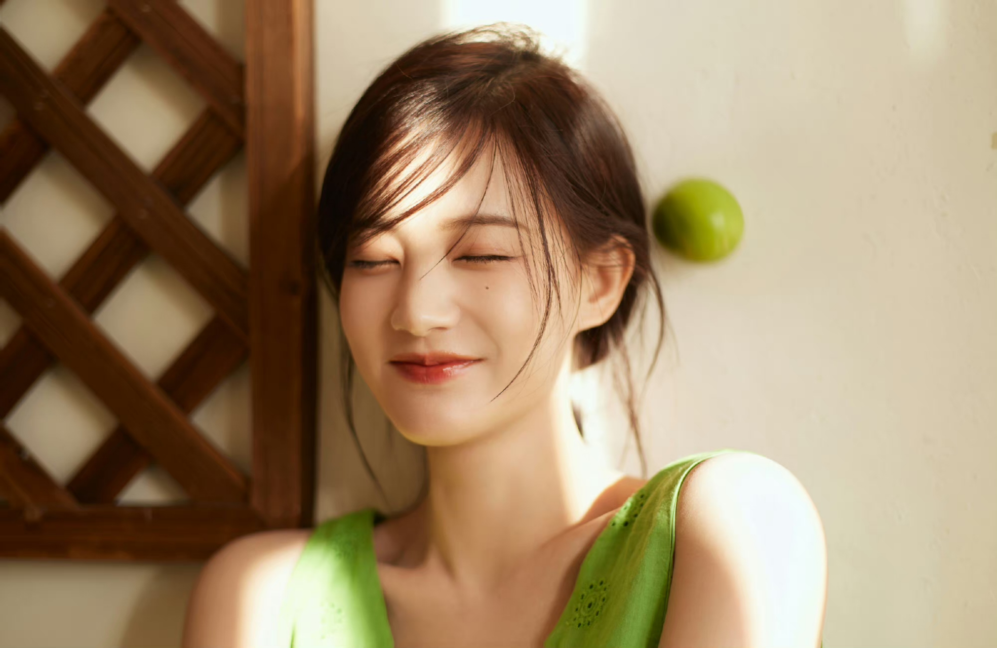 李一桐笑起来的真甜