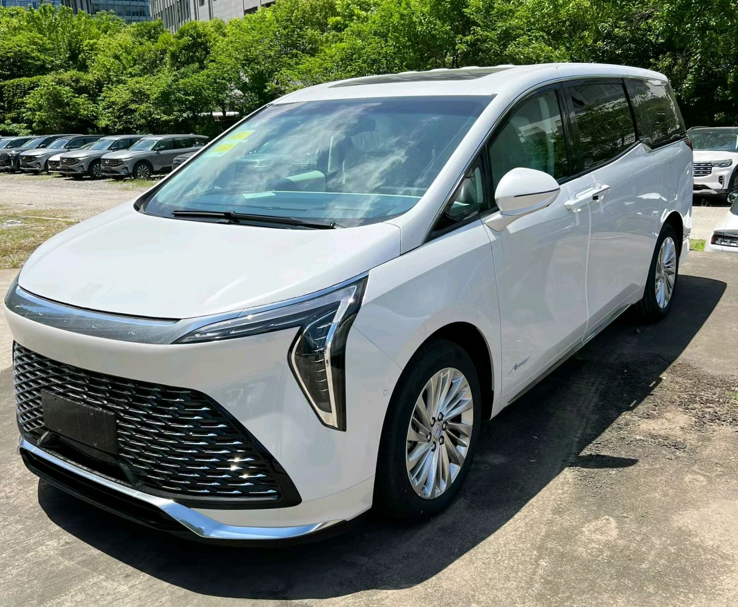 引领潮流的新能源mpv:新款gl8陆尊phev插混车型品鉴