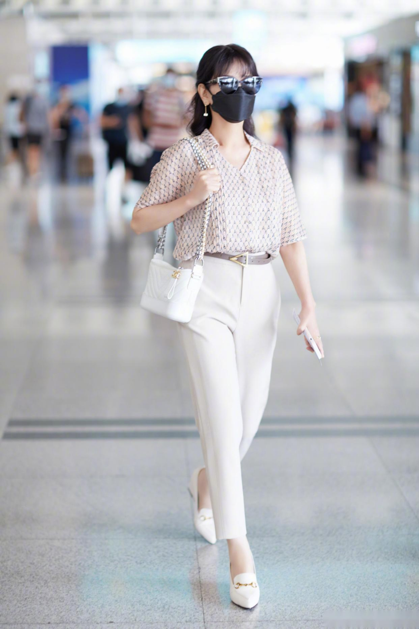 66岁赵雅芝近照瘦到认不出