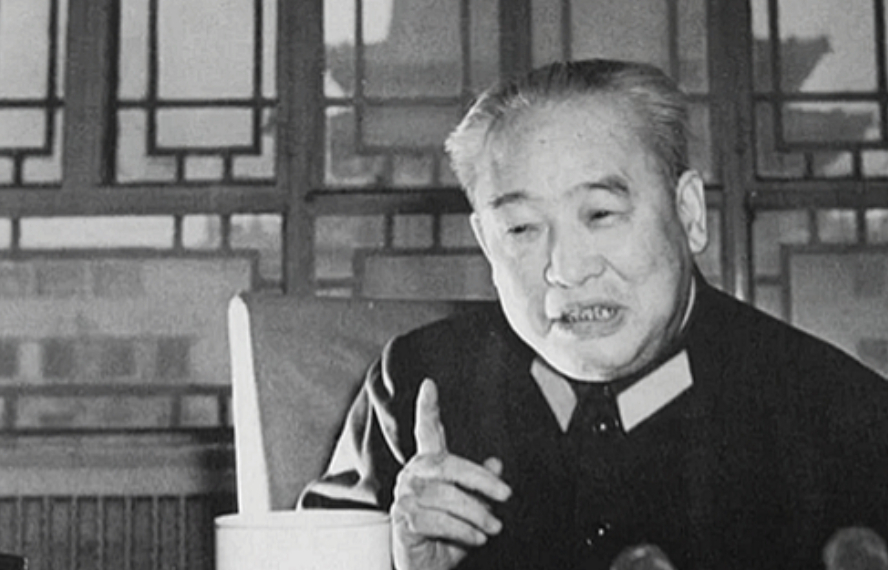 58年石油部长余秋里,怒斥兰州军区政委:你糊涂到家了,孰轻孰重