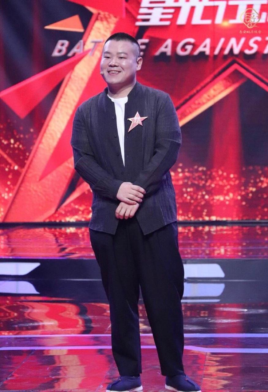 岳云鹏土味穿搭,穿老式小褂配老头鞋