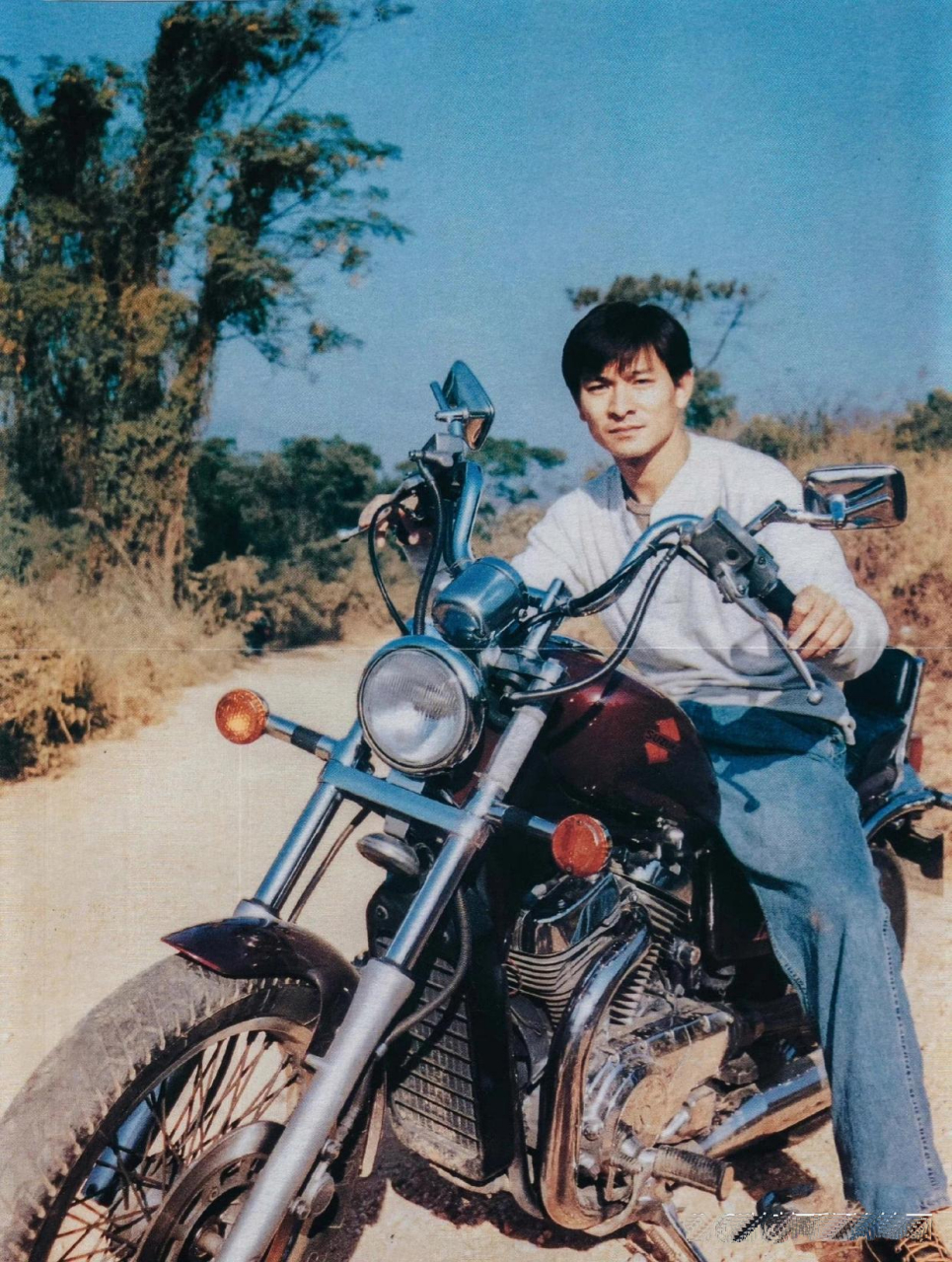 刘德华年轻时的摩托车写真