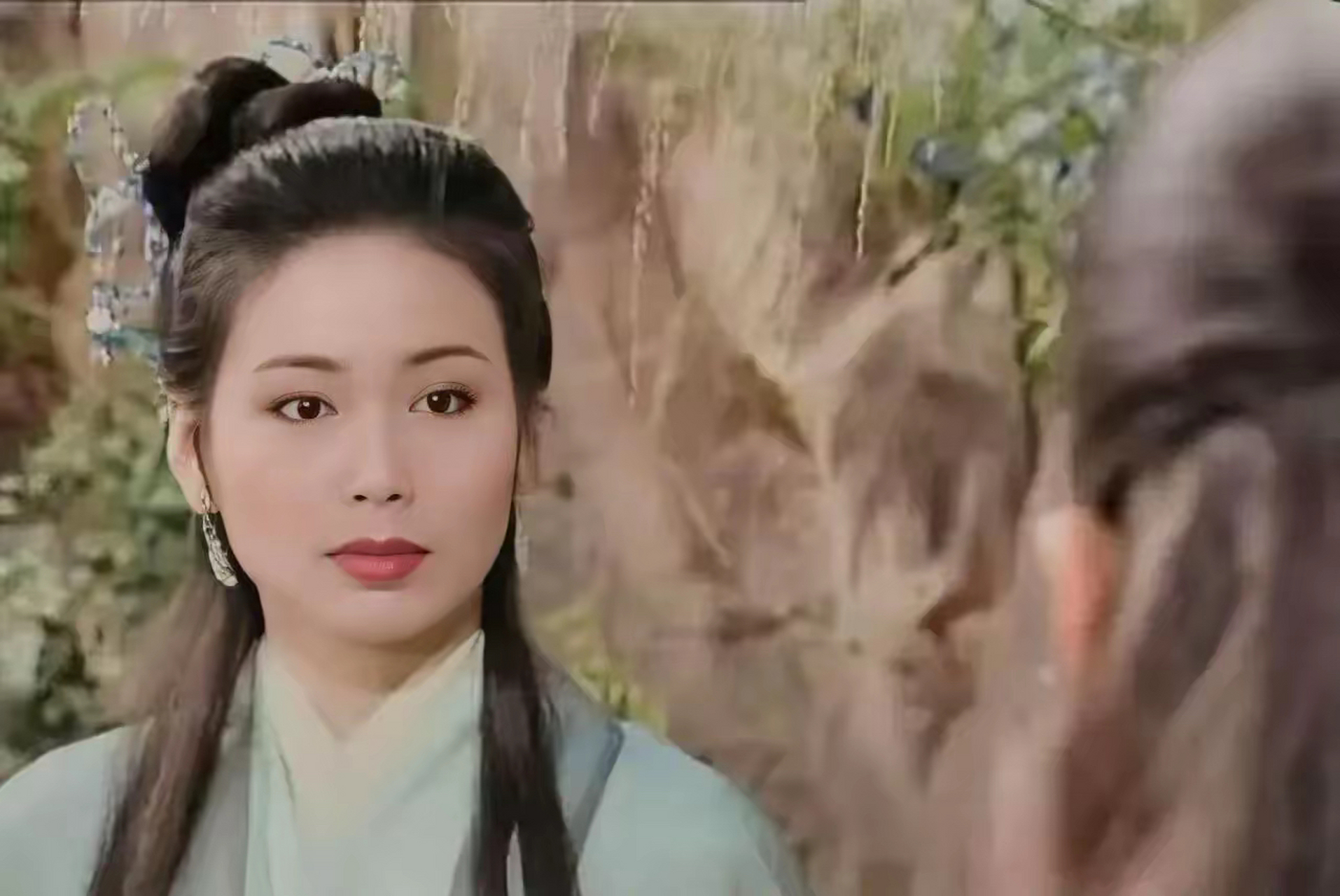 王重阳送给林朝英寒玉床,在华山给她建庙立像.