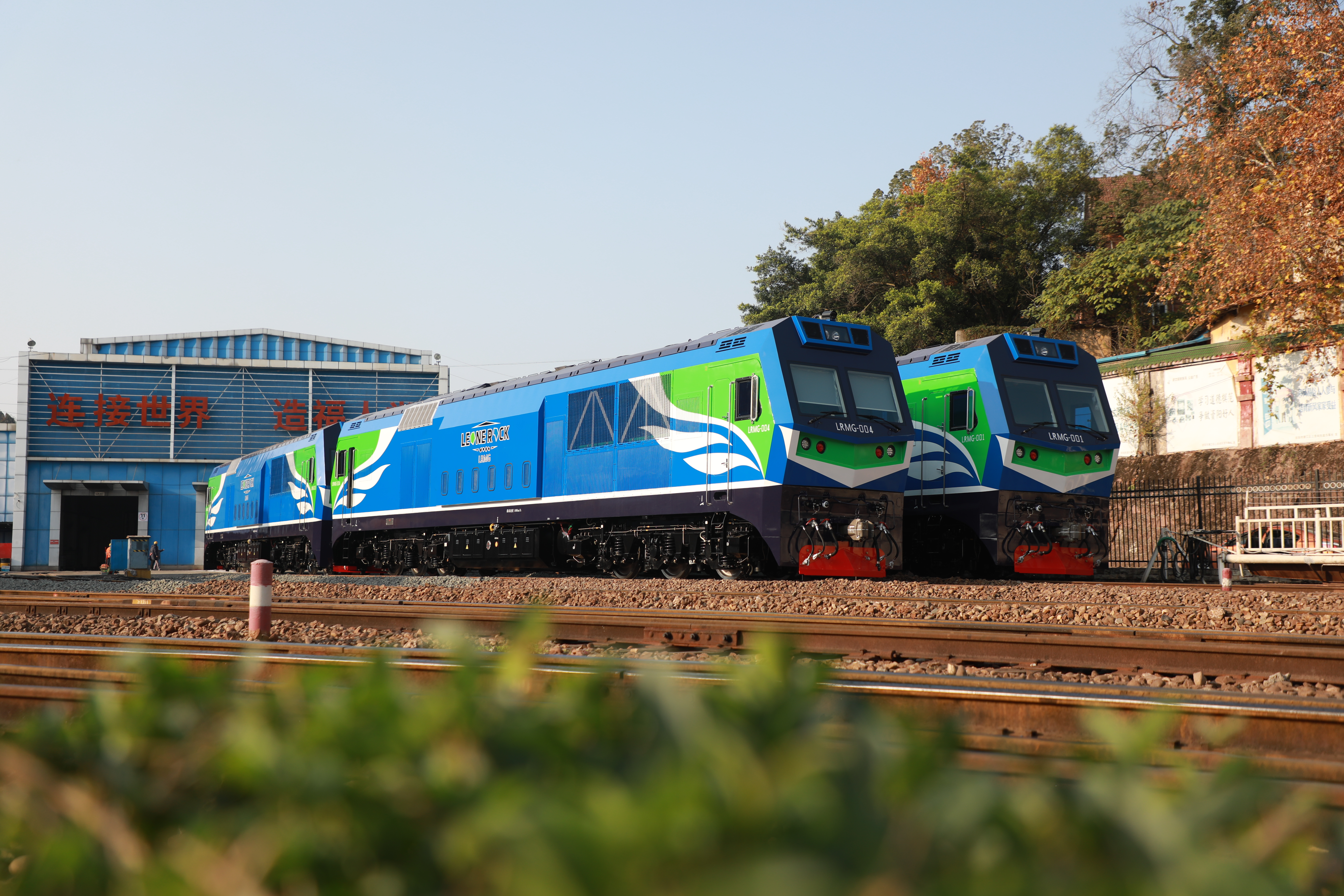 中国首次出口塞拉利昂的世界最大功率窄轨交流传动内燃机车上线运营