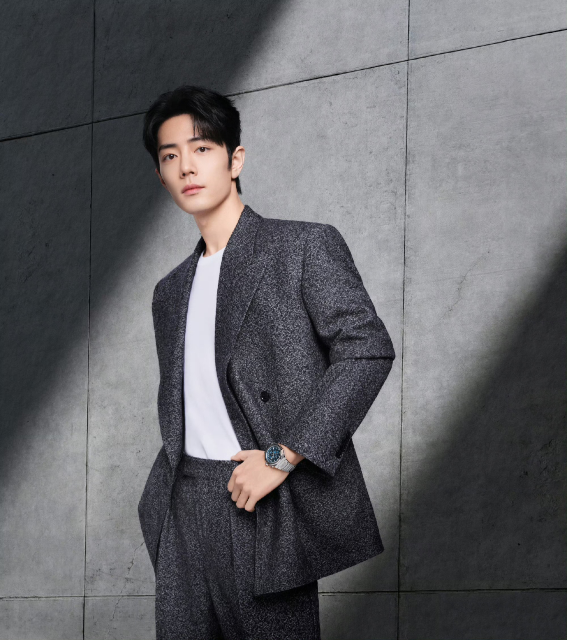 肖战穿这套西装真是迷死人.