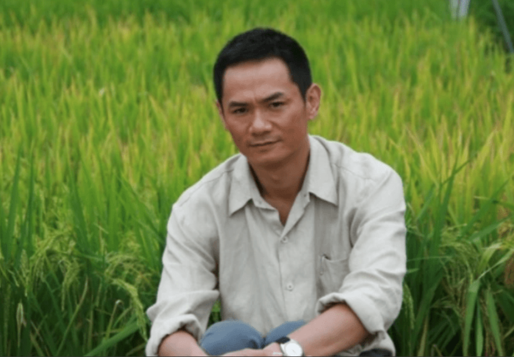 回顾爱妻去世13年,葬礼上哭到昏厥发誓永不再娶的果靖霖,怎样了