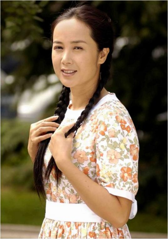 回顾蒋雯丽母亲:生三个女儿,二女儿漂亮,小女儿婚姻让她操碎心