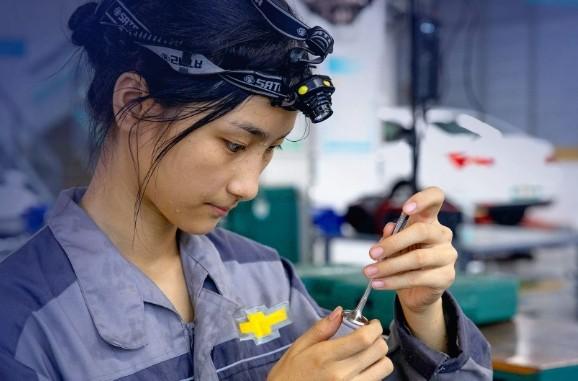 进入职校以后,古慧晶正式开始接触专业上的操作技术,也在老师口中了解