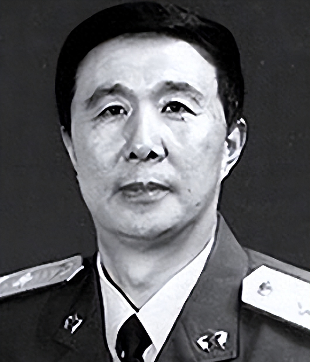 间谍是我国空军的杰出领导,空军少将及空军学院院长刘广智,这样的军界