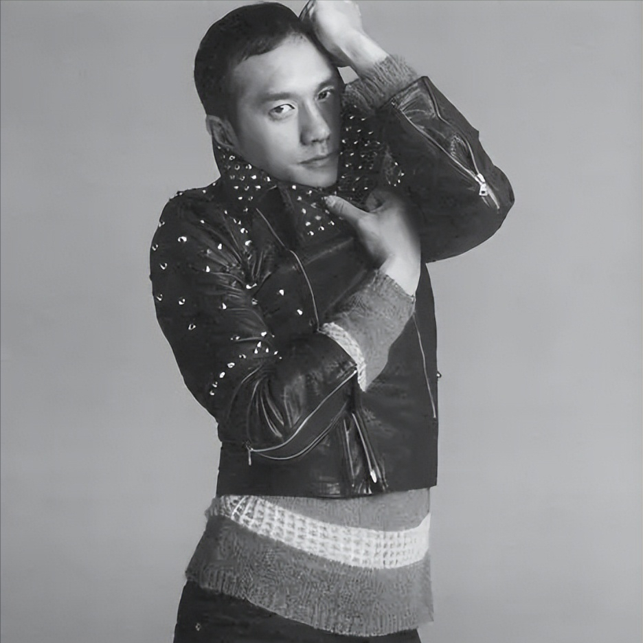 纪实 黄觉:暧昧周迅,和徐静蕾同居5年,娶小14岁娇妻宠如宝