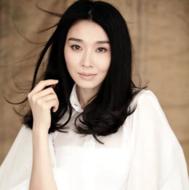 回顾低调女星陈丽娜:与母亲相依为命,戏红人不红,42岁婚姻成谜