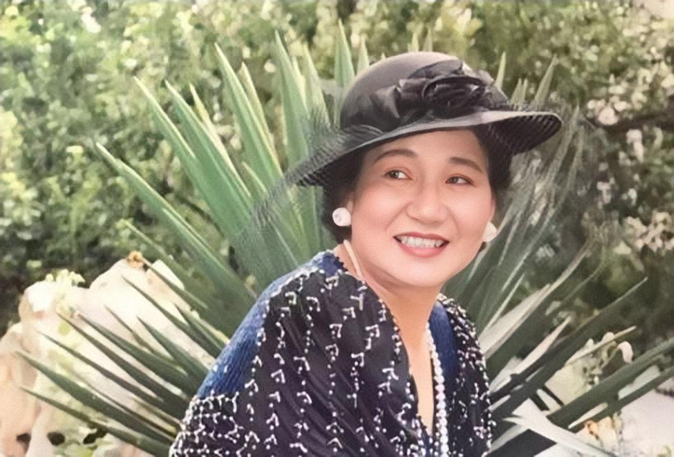 回顾赵丽蓉:中年失去了丈夫和女儿,悲剧的人生路上,她却洒满鲜花