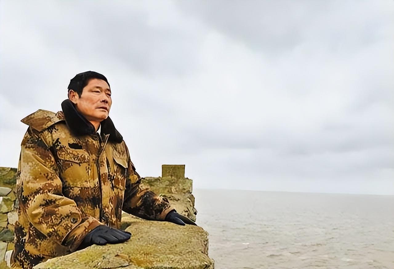回顾夫妻俩驻守孤岛32年,没电没淡水年薪5千7,夜里只能靠喝酒壮胆