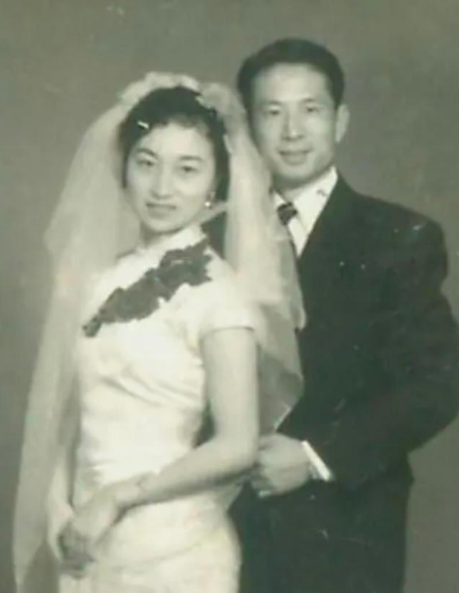 回顾"高营长"冯喆:49岁在农场绝望自杀,妻子死后不愿与他合葬